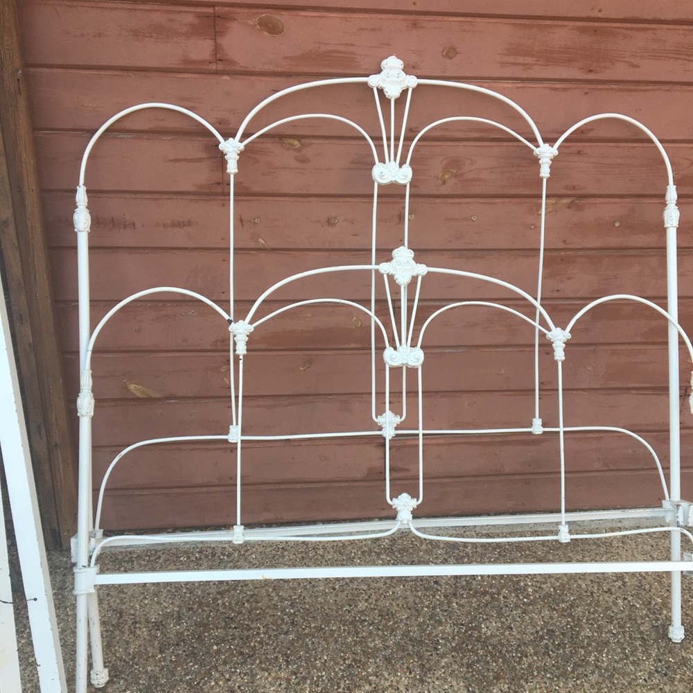 Antique Cast Iron Bed full-size